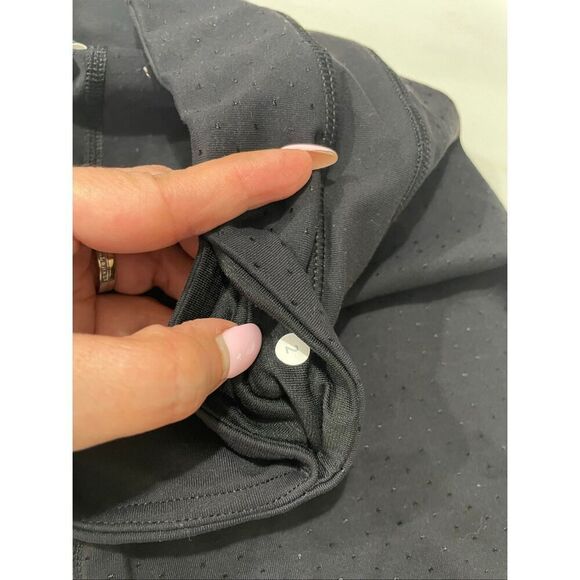 Lululemon Perforated High Waisted Leggings Size 2 - Picture 6 of 6